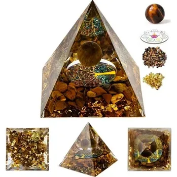 Krystalová pyramida 5x5 cm s tygřím okem Zlatohnědá čakrová pyramida Sebevědomí, odvaha a síla Zlaté vločky a harmonizace čaker