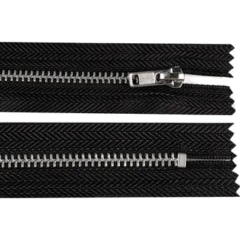 Zip Kovový zip No 4 délka 20 cm kalhotový se stříbrnými zoubky, malé, černá