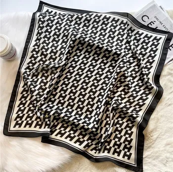 Šátek Šátek s potiskem s potiskem hedvábný šátek Šála 70x70 cm