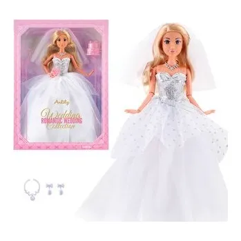 Panenka Módní panenka v bílých svatebních šatech