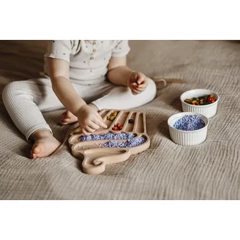 Dřevěná hračka Dřevěná přesýpací hračka BABECZKA senzorická hračka – stimuluje kreativitu