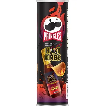 Slaná pochutina Pringles Hot Ones chipsy s příchutí pálivé omáčky Los Calientes Barbacoa 158 g