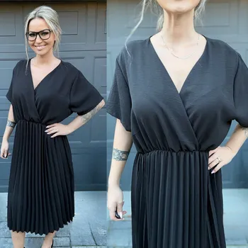 Dámské šaty Krátké plisované šaty CATRIN Barva: Černá