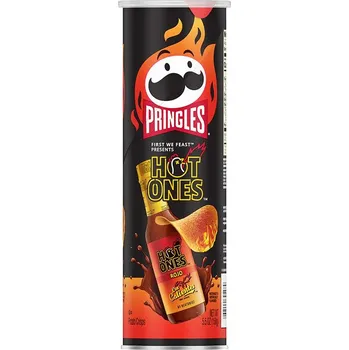 Slaná pochutina Pringles Hot Ones chipsy s příchutí pálivé omáčky Los Calientes Rojo 158 g