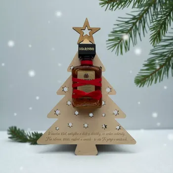 Dřevěné vánoční přání ve tvaru stromečku s mini Disaronno – originální dárek pro přátele, kolegy, rodinu i obchodní partnery