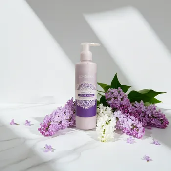 Tělové mléko SCHMINKA Hydratační tělové mléko s mandlovým olejem a vůní šeříku, 250 ml