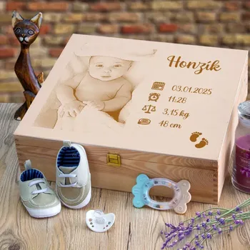 Dárkový potravinový koš Dárková truhla k narození dítěte s gravírovanou fotografií 36x30 cm, Dárek k narození pro miminko, novorozence, nastávající rodiče