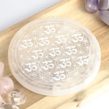 Selenitová destička Óm – harmonie mnoha symbolů