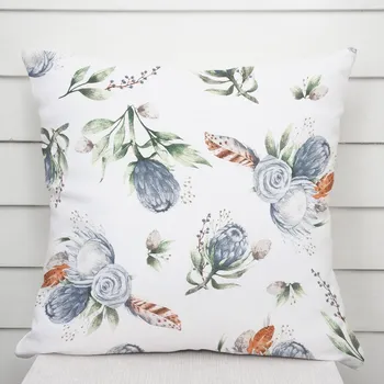 Povlak na dekorativní polštářek Bavlněný povlak na polštář Sandra SA-707 Modré květy Protea na bílém 50 x 60 cm