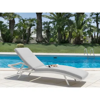 Zahradní lehátko Zahradní opalovací lehátko světle šedé bílý hliníkový rám nastavitelná sklopná opěrka zad s polštářem moderní styl Beliani
