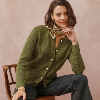 Dámský svetr Propínací svetr z úpletu se vzorem olivová 50