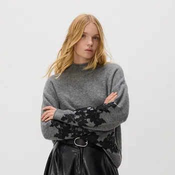 Dámský svetr Reserved - Svetr s dekorativní aplikací - středně šedá - 641HO-85M - 641HO-85M-S