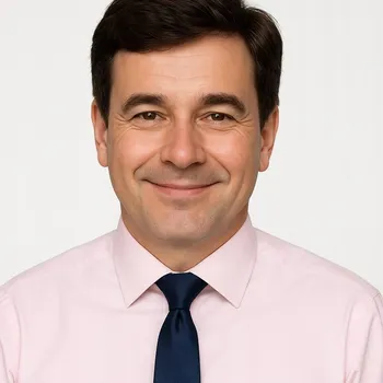 Paruka Paruka krátké syntetické vlasy tmavá blond pánská