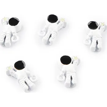 Hobby drát Kovový přívěsek / korálek kosmonaut 9x13 mm Varianta: 1 bílá, Balení: 5 ks