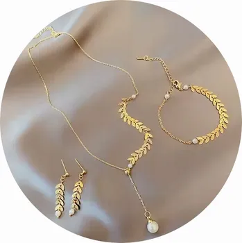 Souprava šperků Sada dámských zlatých šperků s perlou – výjimečná souprava