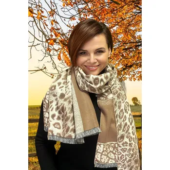 Šála LivCo Corsetti Fashion Dámská elegantní hřejivá šála leopard HNĚDÁ Barva: Světle hnědá/smetanová