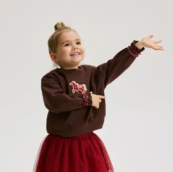 Dívčí mikina Reserved - Bavlněná mikina s potiskem a postranními pruhy - tmavě hnědá - 597GT-89X - 597GT-89X-110