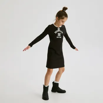 Dívčí šaty Reserved - Pletené šaty s potiskem - pudrově hnědá - 299FW-98X - 299FW-98X-164