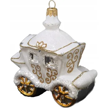 Obraz Ručně malovaná skleněná vánoční koule zobrazující pohádkový kočár, symbol elegance