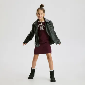 Dětská móda Reserved - Pletené šaty s potiskem - tmavě fialová - 299FW-49X - 299FW-49X-146