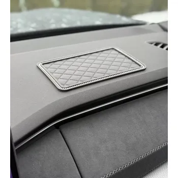 Protiskluzová podložka do auta s diamanty (Nanopodložka)