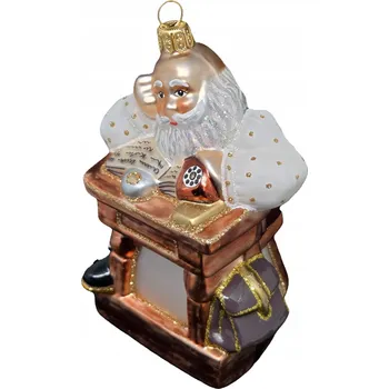 Obraz Ručně malovaná vánoční koule skleněná, zobrazující Mikuláše naklánějícího se nad li