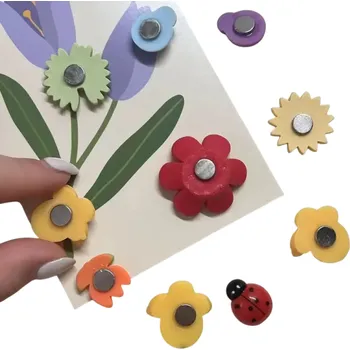 Dřevěná hračka Sada 10 magnetek na lednici 1,5–3,3 cm Květiny a zvířátka Barevné dekorativní magnety na chladničku a tabuli