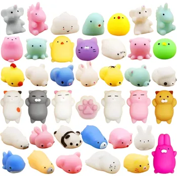 Figurka Sada 18 mini zvířátek Antistresové mačkací figurky pro zábavu a uvolnění napětí Roztomilé malé postavičky