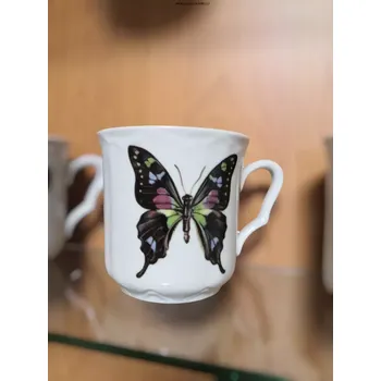 Porcelánový hrnek s barevným motýlem (Hrníček s motýlem)