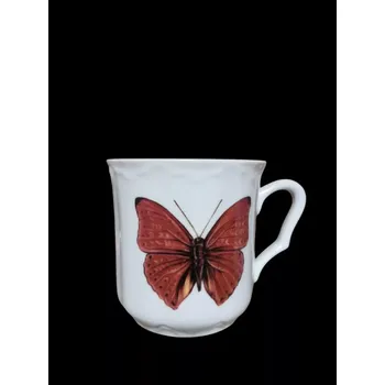 Porcelánový hrnek s červeným motýlem (Hrníček s motýlkem)