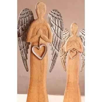 Anděl z mangového dřeva se srdíčkem Soška