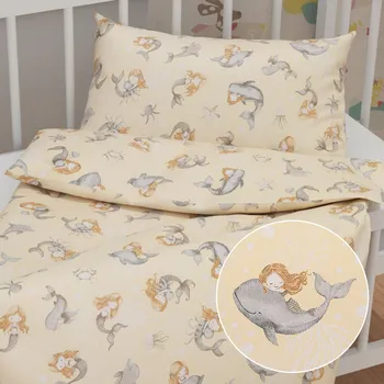 Povlečení Dětské bavlněné povlečení do postýlky Sandra SA-670 Šedo-hnědé mořské panny s delfíny na žlutobéžovém Do postýlky 90x140 a 40x60 cm