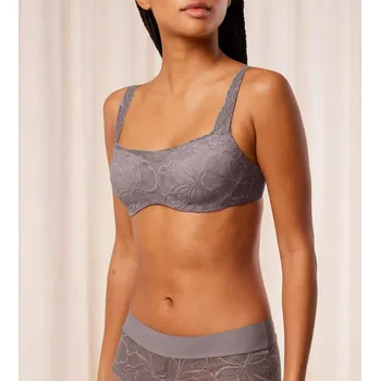 Podprsenka Balkonetka s kosticí Triumph Body Make-Up Illusion Lace Balconette 80B