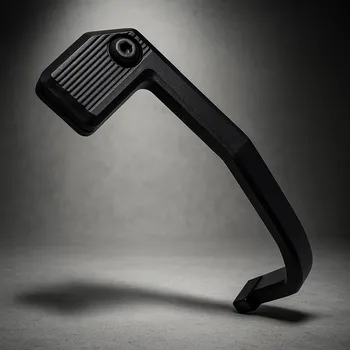 Sportovní střelba SUPERATOR AR-15 prodlužovací páčka záchytu závěru – ocelová rozšířená páka (extended bolt catch paddle) | skladem v ČR | rychlé odeslání | montáž na stávající bolt catch bez trvalých úprav |