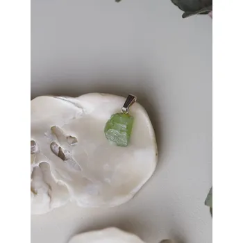 Přívěsek Olivín surový přívěsek