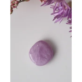Přírodní kámen Kunzit oválek leštěný, 10,6 g
