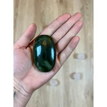 Sběratelství Hmatka Nefrit oválek leštěný AAA, 92g