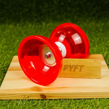 Jojo Cyclone Quartz 2 je žonglovací diabolo s trojitým ložiskem Barva: Červená