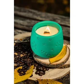 Svíčka SOJOVÁ VONNÁ SVÍČKA S DŘEVĚNÝM KNOSTEM V SÁDROVÉM OBALU