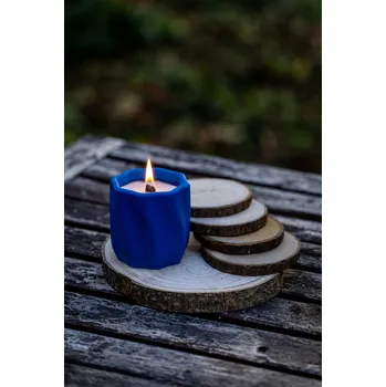 Svíčka SOJOVÁ VONNÁ SVÍČKA S DŘEVĚNÝM KNOSTEM V SÁDROVÉM OBALU