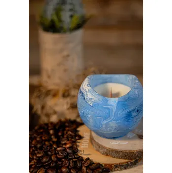 Svíčka SOJOVÁ VONNÁ SVÍČKA S DŘEVĚNÝM KNOSTEM V SÁDROVÉM OBALU