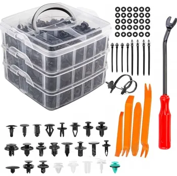 sada plastových příchytek, s nářadím