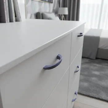 Nábytkové kování Poliplast Plastová úchytka ASTA / Fialová 64 mm