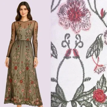 Tyl v černé barvě s vyšívaným vzorem květin MOR177