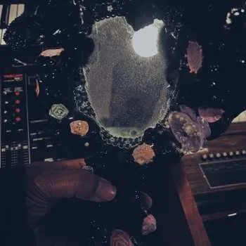 Hudba LP Maneka: Bathes And Listens