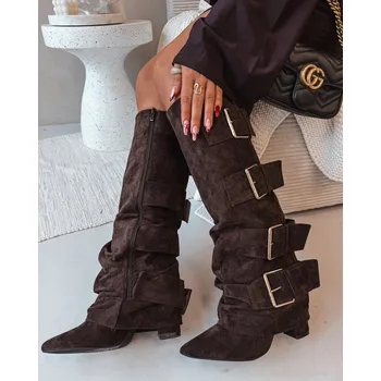 Dámské kozačky Dámské kozačky na podpatku s ohnutým horním lemem a zlatými sponami Eco semiš čokoládové Isavelle 38