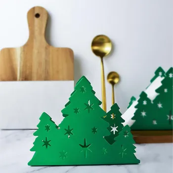 Kovový držák na ubrousky - vánoční stromek
