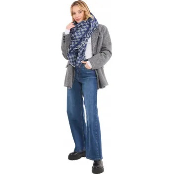 Dámská šála s geometrickým vzorem a třásněmi