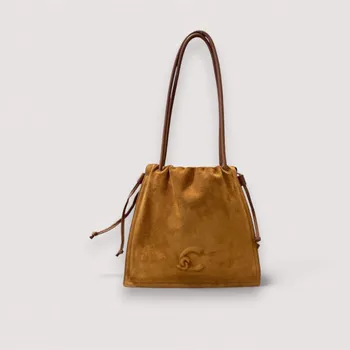 COCCINELLE DULSE SUEDE SEMIŠOVÁ KABELKA COGNAC/COGNAC SS26