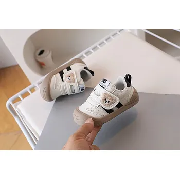 Dětská sportovní obuv Capáčky - tenisky s protiskluzovou podrážkou (vel. 16-25) Barva: Černá, Velikost: 19